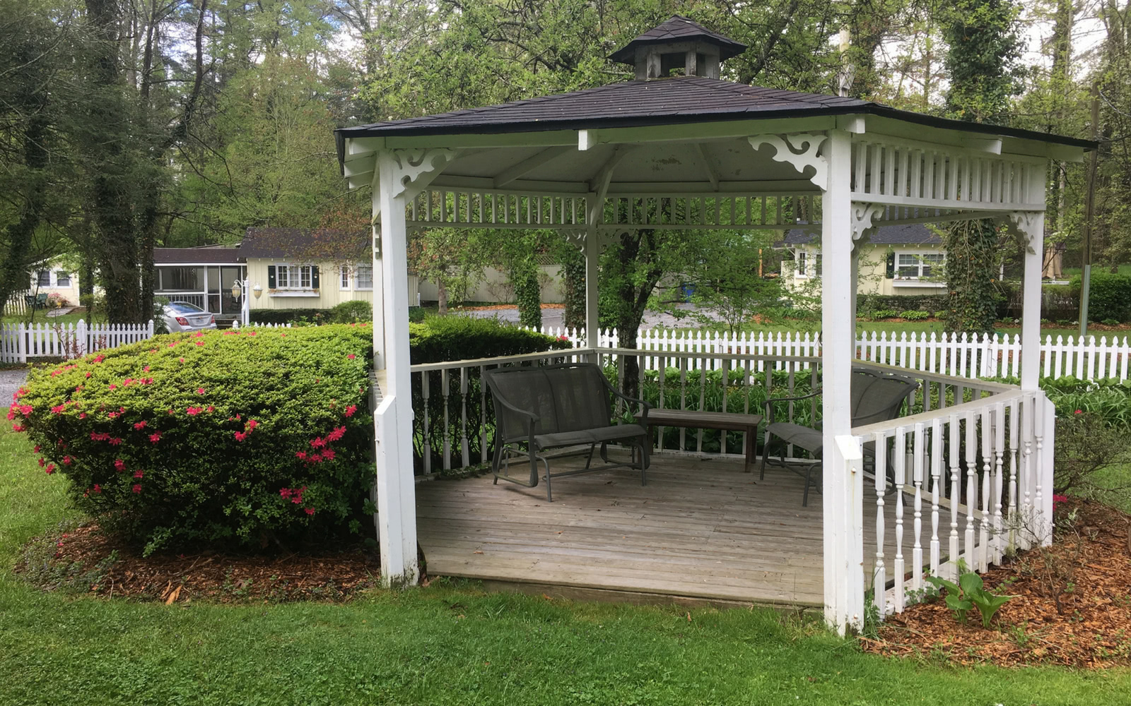 enjoy the gazebo at our vacation cottages